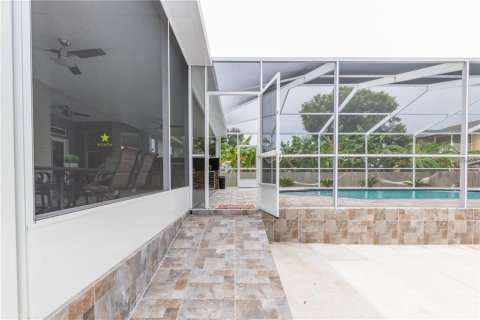 Villa ou maison à vendre à Tampa, Floride: 4 chambres, 234.49 m2 № 2149223 - photo 16