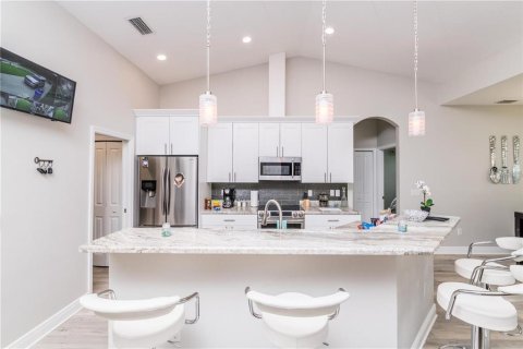 Villa ou maison à vendre à Tampa, Floride: 4 chambres, 234.49 m2 № 2149223 - photo 8