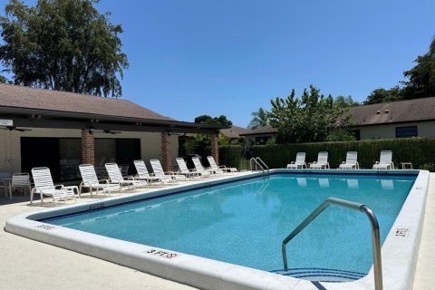 Condo in Boynton Beach, Florida, 2 bedrooms  № 1210304 - photo 1