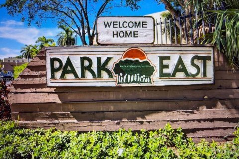 Купить кондоминиум в Майами, Флорида 2 спальни, 112.04м2, № 1990634 - фото 1