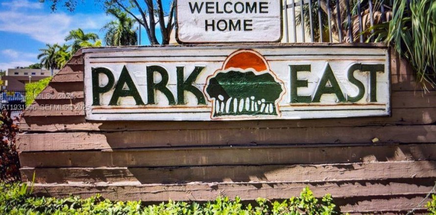 Кондоминиум с 2 спальнями в Майами, Флорида № 1990634