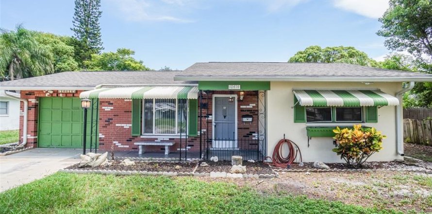 House in Port Richey, Florida 3 bedrooms, 124.12 sq.m. № 1894224
