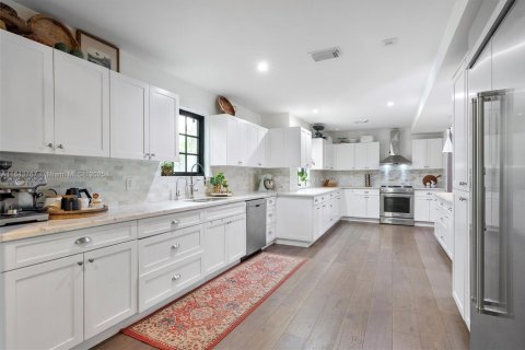 House in Miami, Florida 5 bedrooms, 292.27 sq.m. № 1840853 - photo 18