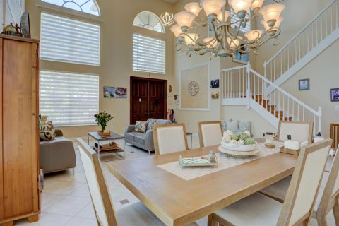 House in Boca Raton, Florida 4 bedrooms, 332.78 sq.m. № 2251531 - photo 8