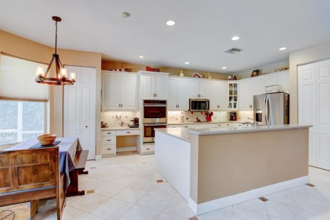 House in Boca Raton, Florida 4 bedrooms, 332.78 sq.m. № 2251531 - photo 10