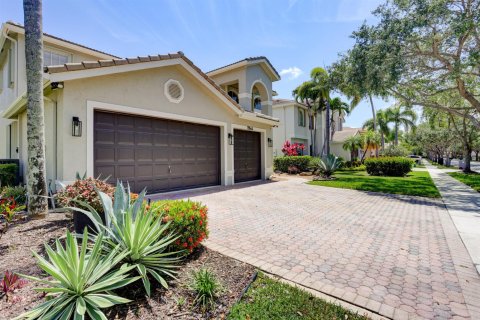 House in Boca Raton, Florida 4 bedrooms, 332.78 sq.m. № 2251531 - photo 4