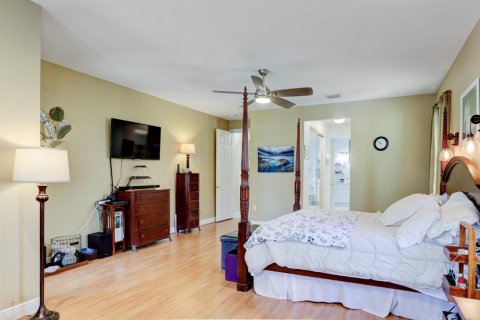 House in Boca Raton, Florida 4 bedrooms, 332.78 sq.m. № 2251531 - photo 15