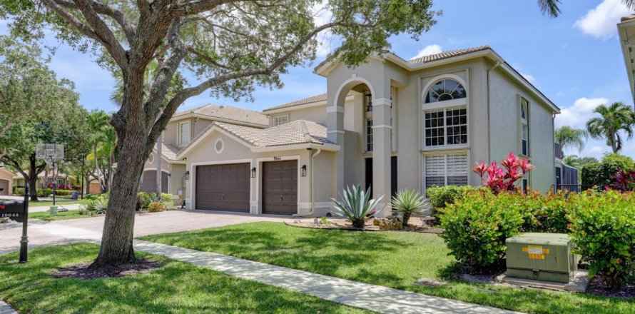 House in Boca Raton, Florida 4 bedrooms, 332.78 sq.m. № 2251531