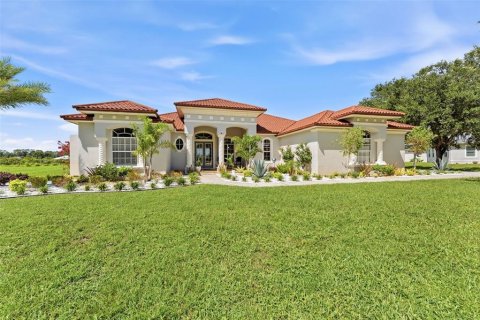 House in Land O' Lakes, Florida 4 bedrooms, 312.06 sq.m. № 2219604 - photo 5