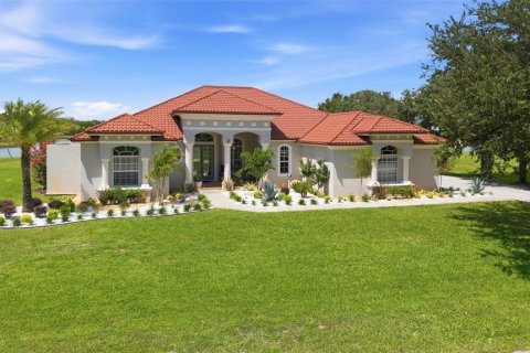 House in Land O' Lakes, Florida 4 bedrooms, 312.06 sq.m. № 2219604 - photo 2