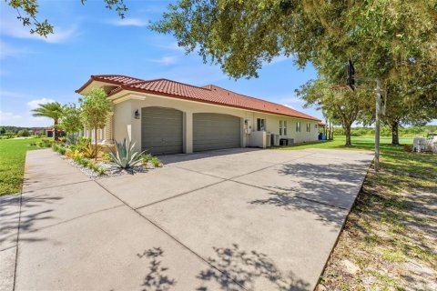 House in Land O' Lakes, Florida 4 bedrooms, 312.06 sq.m. № 2219604 - photo 6