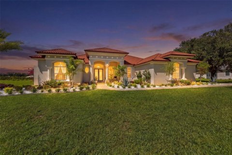 House in Land O' Lakes, Florida 4 bedrooms, 312.06 sq.m. № 2219604