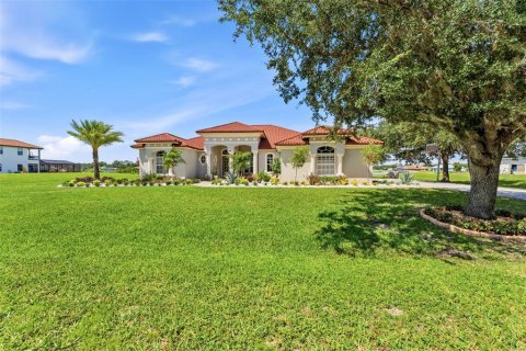 House in Land O' Lakes, Florida 4 bedrooms, 312.06 sq.m. № 2219604 - photo 3