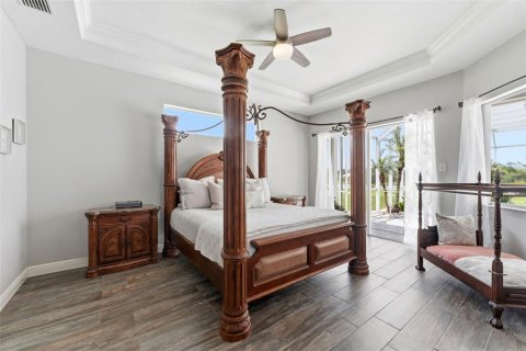 House in Land O' Lakes, Florida 4 bedrooms, 312.06 sq.m. № 2219604 - photo 25