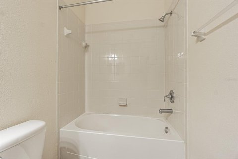 Villa ou maison à louer à Ruskin, Floride: 4 chambres, 188.78 m2 № 2400165 - photo 8