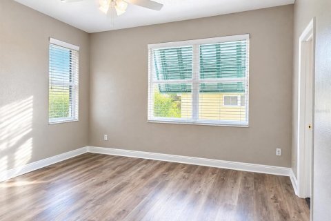 Touwnhouse à louer à Tampa, Floride: 3 chambres, 103.4 m2 № 2381219 - photo 5