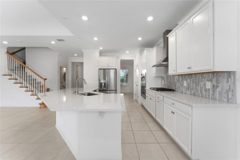 House in Clermont, Florida 4 bedrooms, 268.67 sq.m. № 2130385 - photo 5