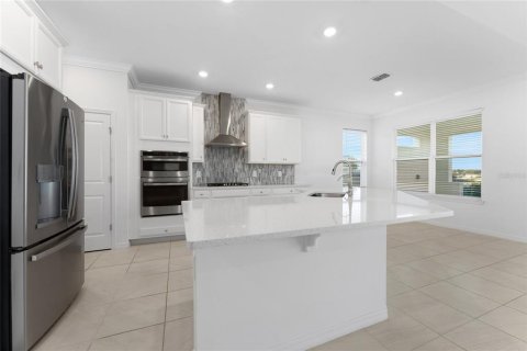 House in Clermont, Florida 4 bedrooms, 268.67 sq.m. № 2130385 - photo 8