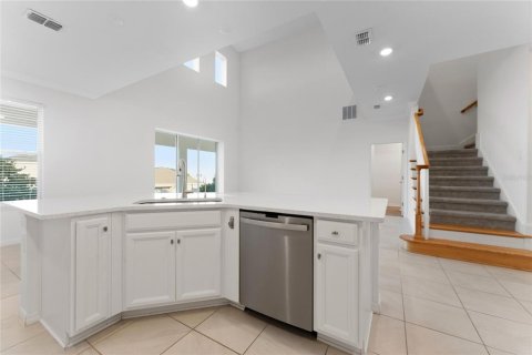 House in Clermont, Florida 4 bedrooms, 268.67 sq.m. № 2130385 - photo 7