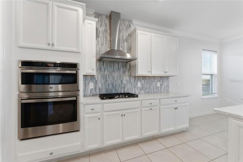 House in Clermont, Florida 4 bedrooms, 268.67 sq.m. № 2130385 - photo 6