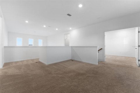 House in Clermont, Florida 4 bedrooms, 268.67 sq.m. № 2130385 - photo 18