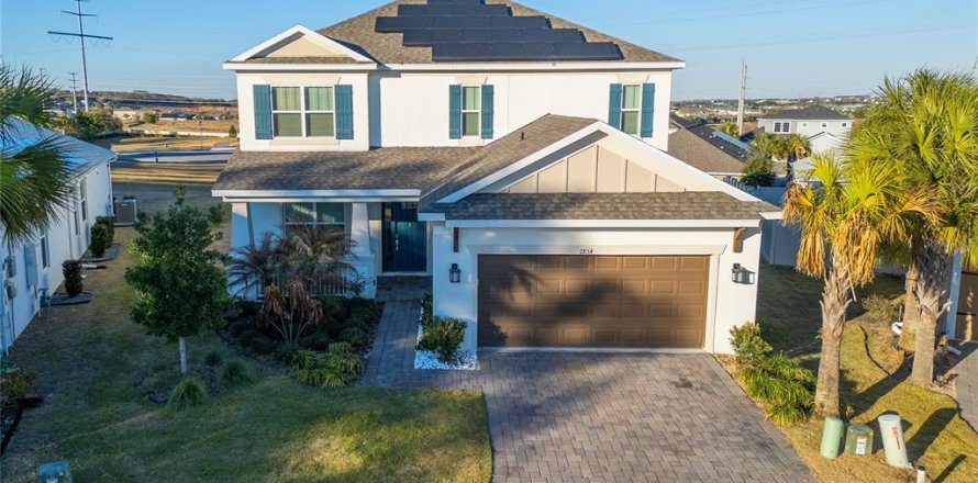 House in Clermont, Florida 4 bedrooms, 268.67 sq.m. № 2130385