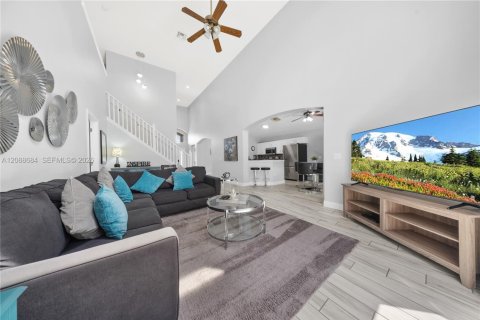 Villa ou maison à vendre à Kissimmee, Floride: 5 chambres, 215.25 m2 № 2365572 - photo 19