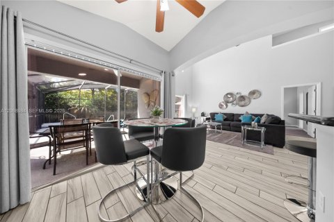 Villa ou maison à vendre à Kissimmee, Floride: 5 chambres, 215.25 m2 № 2365572 - photo 17