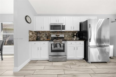 Villa ou maison à vendre à Kissimmee, Floride: 5 chambres, 215.25 m2 № 2365572 - photo 16