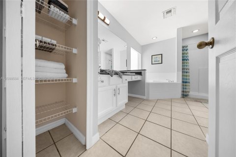 Villa ou maison à vendre à Kissimmee, Floride: 5 chambres, 215.25 m2 № 2365572 - photo 28