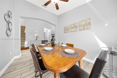 Villa ou maison à vendre à Kissimmee, Floride: 5 chambres, 215.25 m2 № 2365572 - photo 13