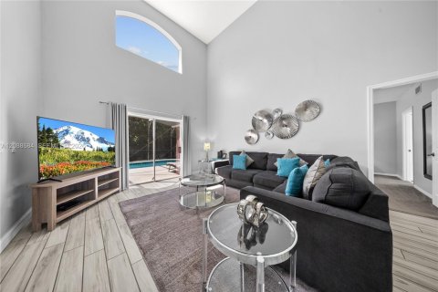 Villa ou maison à vendre à Kissimmee, Floride: 5 chambres, 215.25 m2 № 2365572 - photo 21