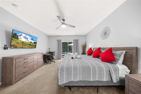 Villa ou maison à vendre à Kissimmee, Floride: 5 chambres, 215.25 m2 № 2365572 - photo 25