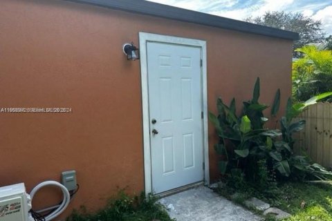 Propiedad comercial en Homestead, Florida 1 dormitorio, 46.45 m2 № 2031823