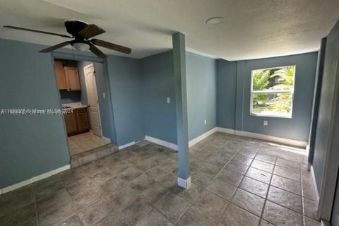 Propiedad comercial en alquiler en Homestead, Florida, 1 dormitorio, 46.45 m2 № 2031823 - foto 3