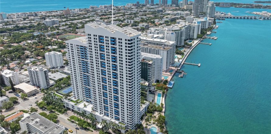 Condominio en Miami Beach, Florida, 2 dormitorios  № 2188292
