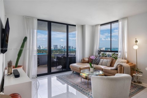 Condominio en venta en Miami Beach, Florida, 2 dormitorios, 117.24 m2 № 2188292 - foto 2