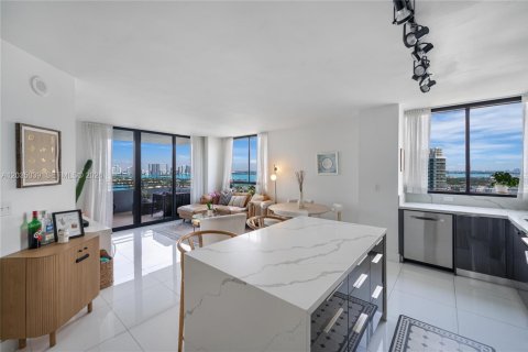 Condominio en venta en Miami Beach, Florida, 2 dormitorios, 117.24 m2 № 2188292 - foto 13