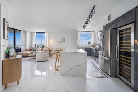 Condominio en venta en Miami Beach, Florida, 2 dormitorios, 117.24 m2 № 2188292 - foto 11