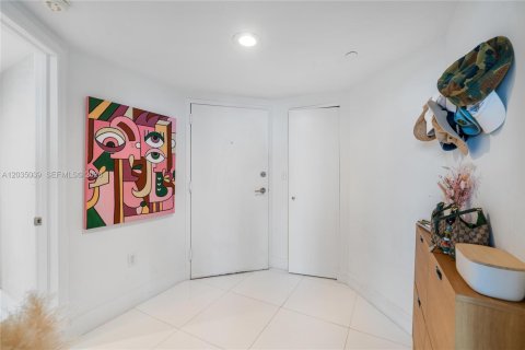 Condominio en venta en Miami Beach, Florida, 2 dormitorios, 117.24 m2 № 2188292 - foto 20