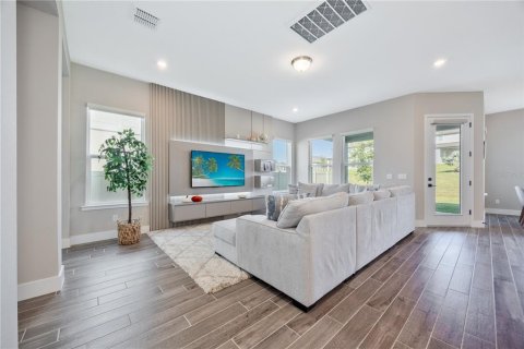 House in Winter Garden, Florida 5 bedrooms, 321.53 sq.m. № 2106698 - photo 11