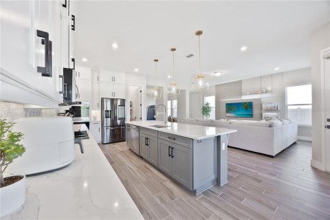 House in Winter Garden, Florida 5 bedrooms, 321.53 sq.m. № 2106698 - photo 15