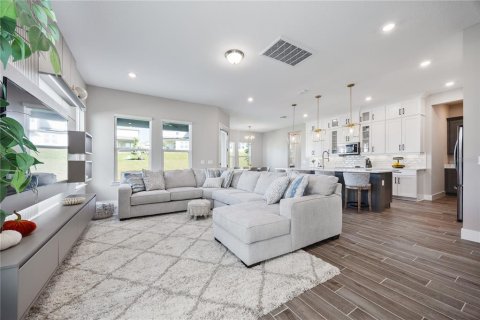 House in Winter Garden, Florida 5 bedrooms, 321.53 sq.m. № 2106698 - photo 12