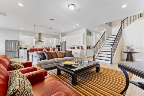 House in Orlando, Florida 8 bedrooms, 507.99 sq.m. № 1815914 - photo 15