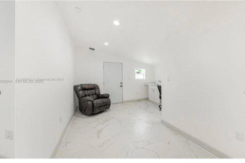 Casa en alquiler en West Park, Florida, 4 dormitorios, 135.64 m2 № 1989883 - foto 11