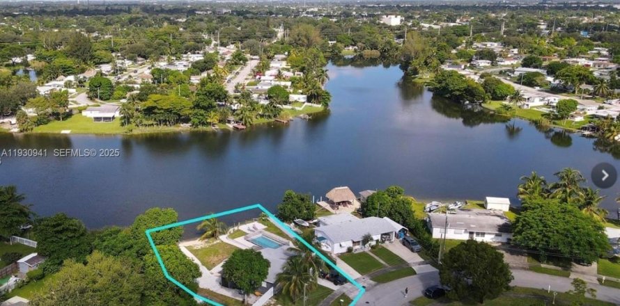 Casa en West Park, Florida 4 dormitorios, 135.64 m2 № 1989883