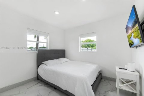 Casa en alquiler en West Park, Florida, 4 dormitorios, 135.64 m2 № 1989883 - foto 21