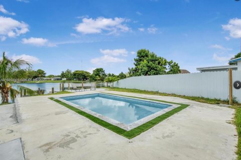 Casa en alquiler en West Park, Florida, 4 dormitorios, 135.64 m2 № 1989883 - foto 2