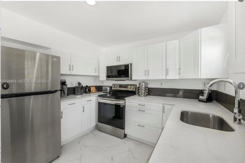 Casa en alquiler en West Park, Florida, 4 dormitorios, 135.64 m2 № 1989883 - foto 8