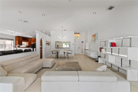 Casa en venta en Miramar, Florida, 3 dormitorios, 196.86 m2 № 1857464 - foto 8
